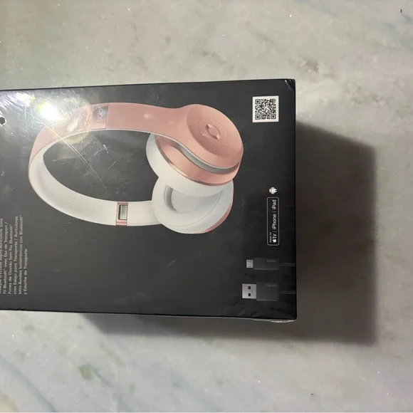 Solo3 Wireless On-Ear Headphones - Rose Gold - Picture 2 of 3